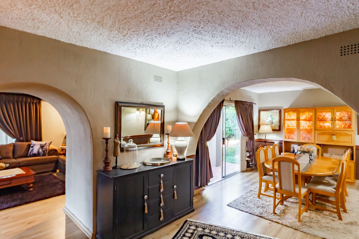 Beautiful character home in the sought after boomed koppie area of Boskruin. - Photo 5