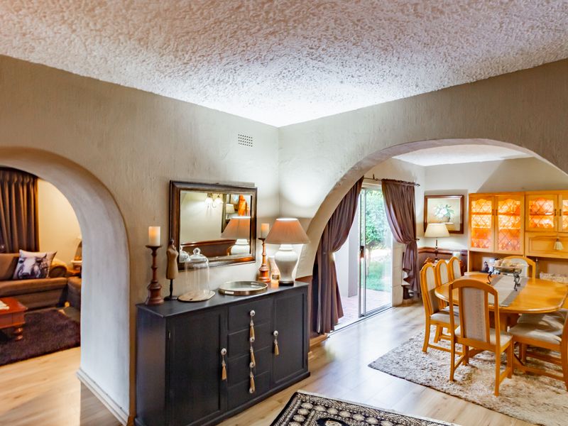 Beautiful character home in the sought after boomed koppie area of Boskruin. - Photo 5