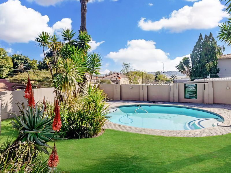 Charming 1-Bedroom Apartment with Open-Plan Living & Beautiful Gardens - Photo 9