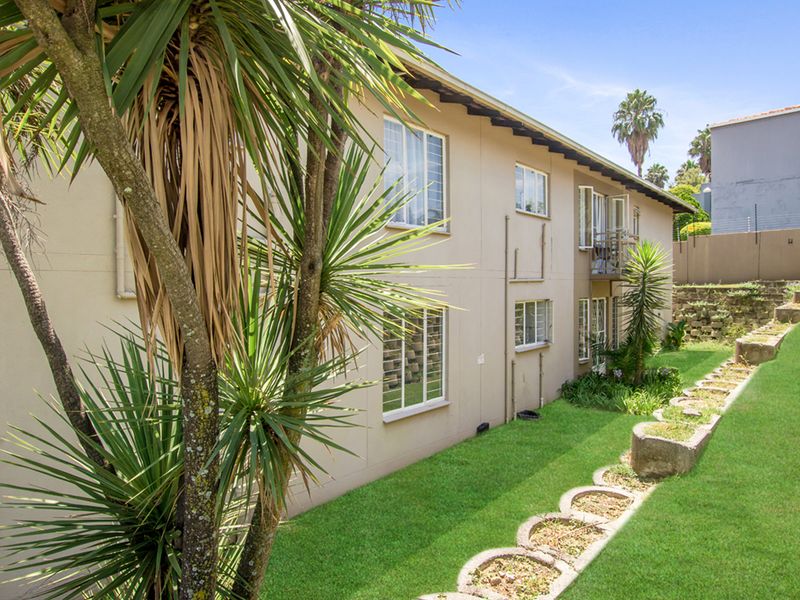 Charming 1-Bedroom Apartment with Open-Plan Living & Beautiful Gardens - Photo 3