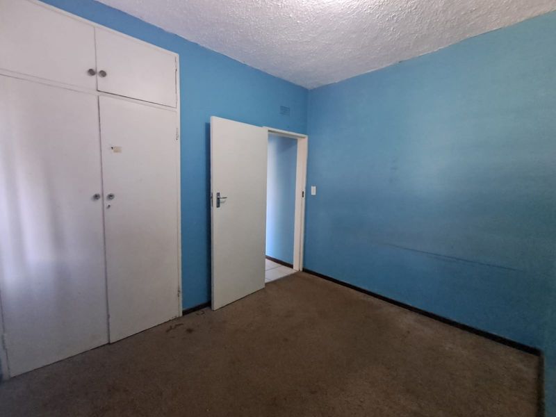 Ground Floor 2-Bedroom Apartment with Private Yard – A Smart Buy! - Photo 6