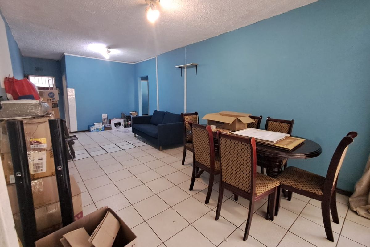 Ground Floor 2-Bedroom Apartment with Private Yard – A Smart Buy! - Photo 5