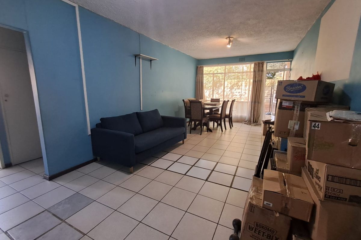 Ground Floor 2-Bedroom Apartment with Private Yard – A Smart Buy! - Photo 4