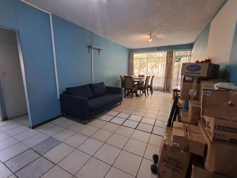 Ground Floor 2-Bedroom Apartment with Private Yard – A Smart Buy! - Photo 4