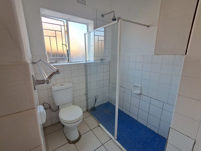 Ground Floor 2-Bedroom Apartment with Private Yard – A Smart Buy! - Photo 8