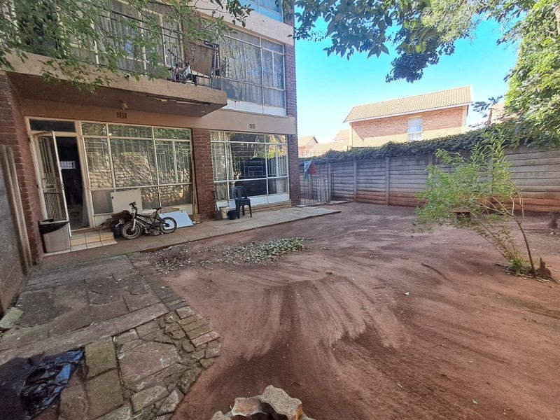 Ground Floor 2-Bedroom Apartment with Private Yard – A Smart Buy! - Photo 10