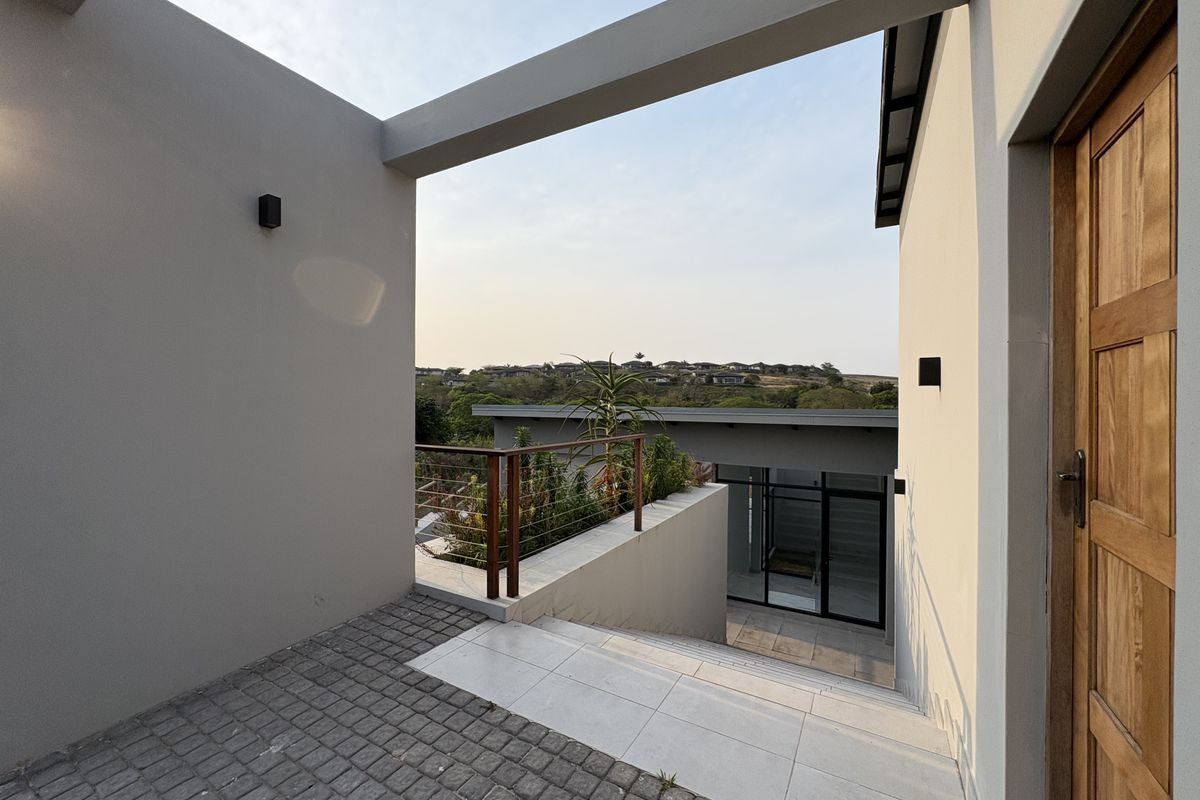 THE PERFECT COASTAL ESTATE LIVING. - Photo 2