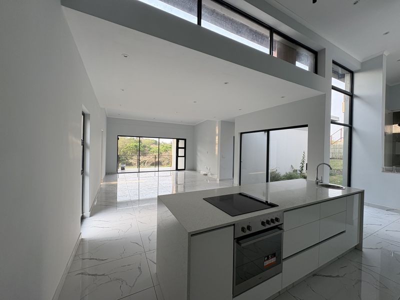 THE PERFECT COASTAL ESTATE LIVING. - Photo 1