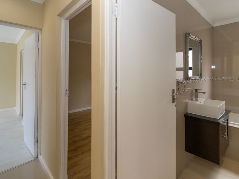 Secure 3 Bedroom Family Home - Photo 9