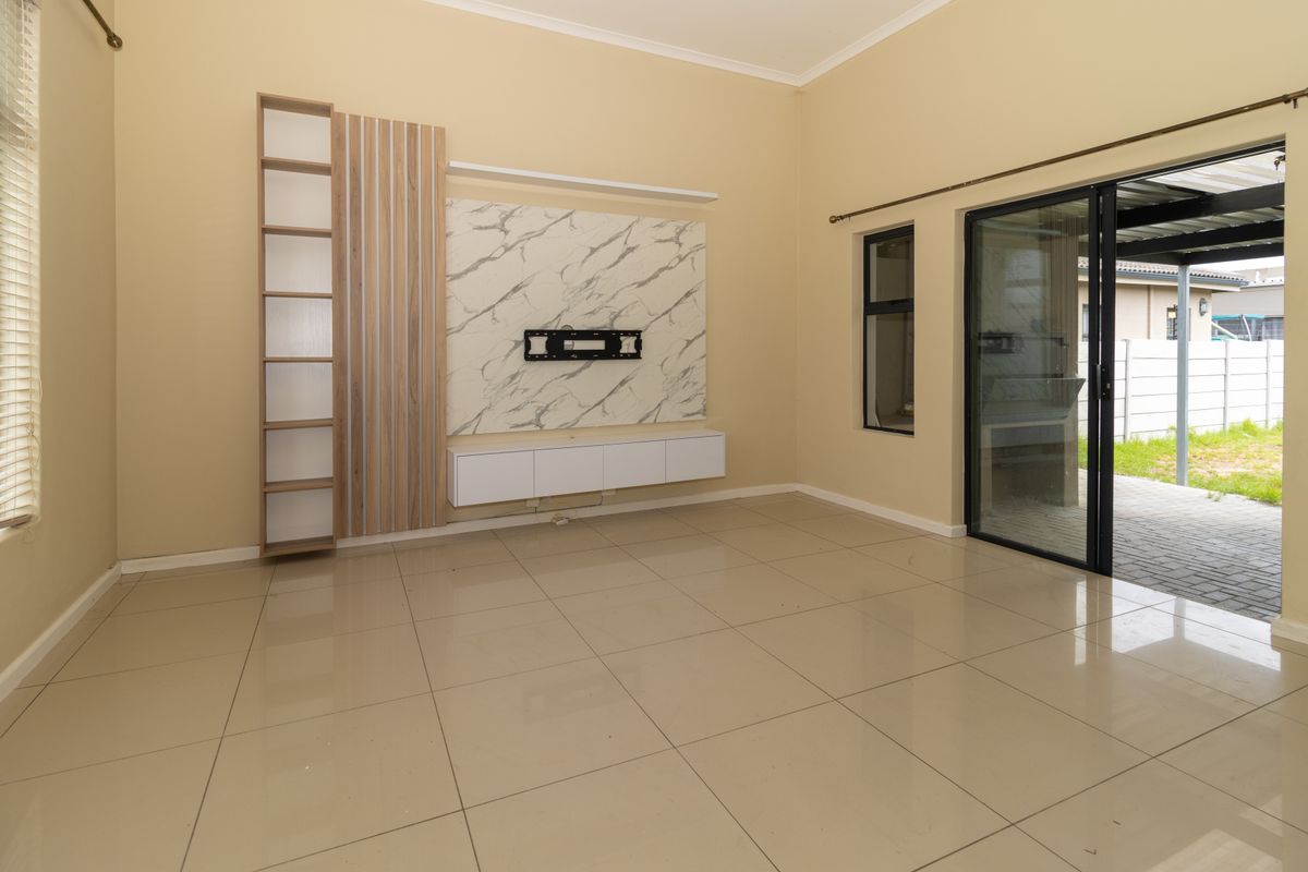 Secure 3 Bedroom Family Home - Photo 2