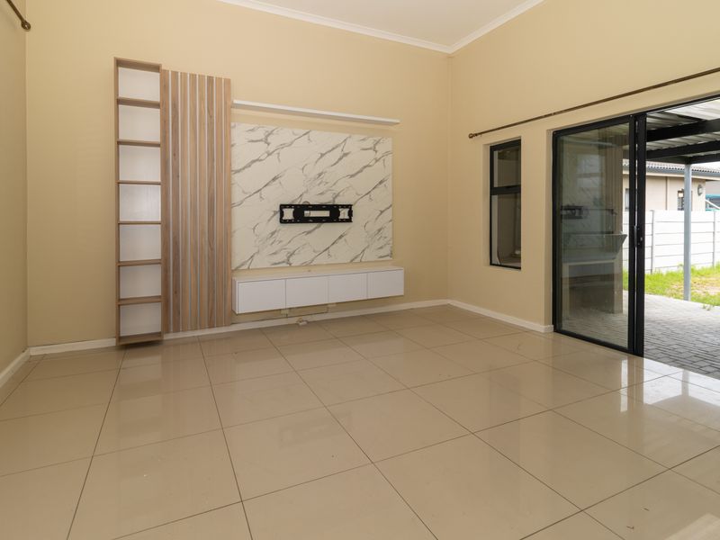 Secure 3 Bedroom Family Home - Photo 2