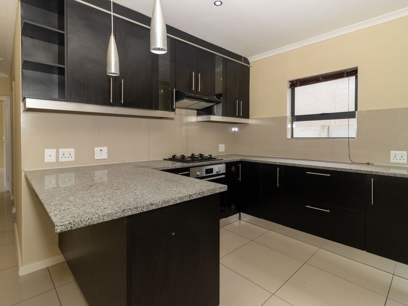 Secure 3 Bedroom Family Home - Photo 6