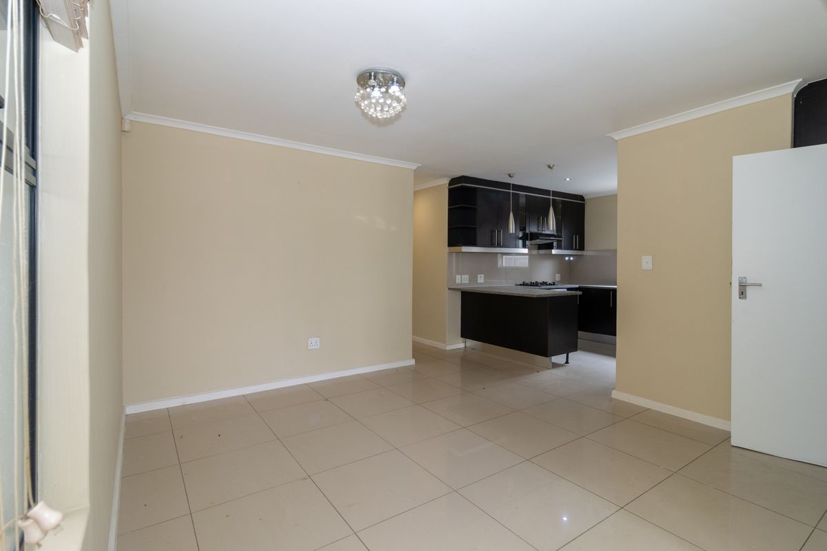 Secure 3 Bedroom Family Home - Photo 4