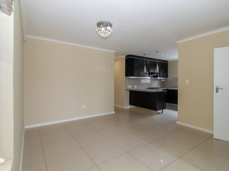 Secure 3 Bedroom Family Home - Photo 4