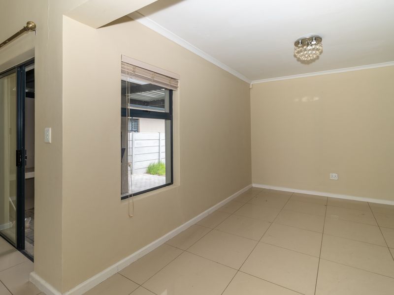 Secure 3 Bedroom Family Home - Photo 3