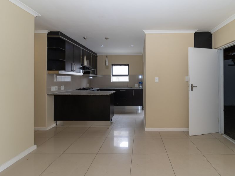 Secure 3 Bedroom Family Home - Photo 5