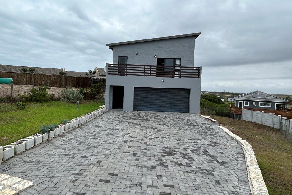 STUNNING  MODERN 3 BEDROOM HOUSE IN SOUGHT AFTER PARADISE BEACH - Photo 3