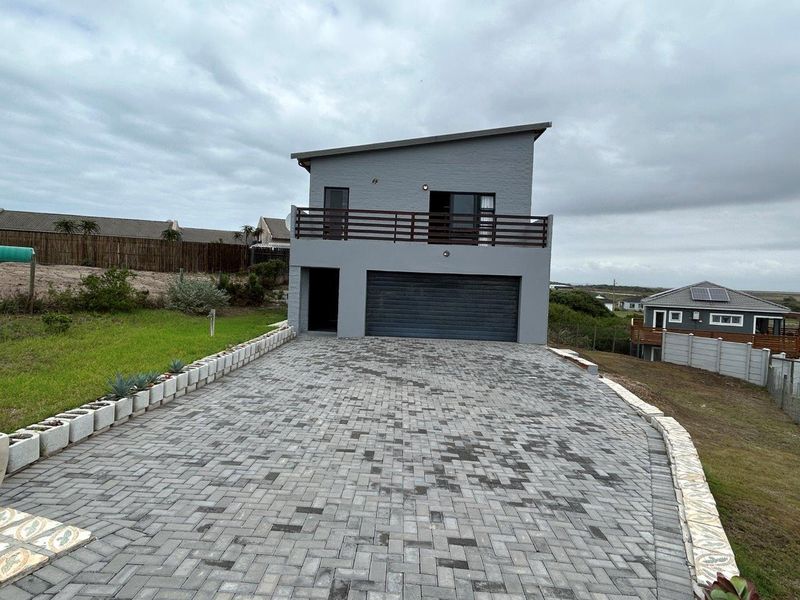 STUNNING  MODERN 3 BEDROOM HOUSE IN SOUGHT AFTER PARADISE BEACH - Photo 3