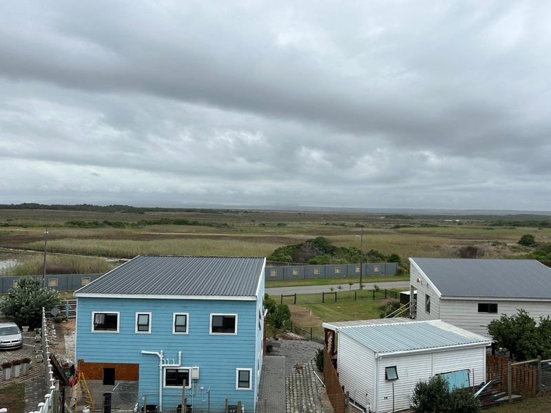 STUNNING  MODERN 3 BEDROOM HOUSE IN SOUGHT AFTER PARADISE BEACH - Photo 10