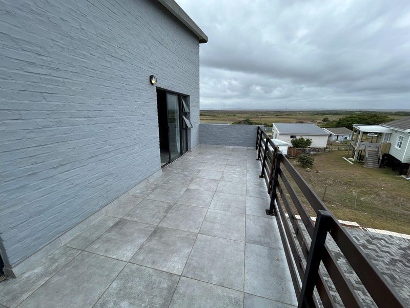 STUNNING  MODERN 3 BEDROOM HOUSE IN SOUGHT AFTER PARADISE BEACH - Photo 9