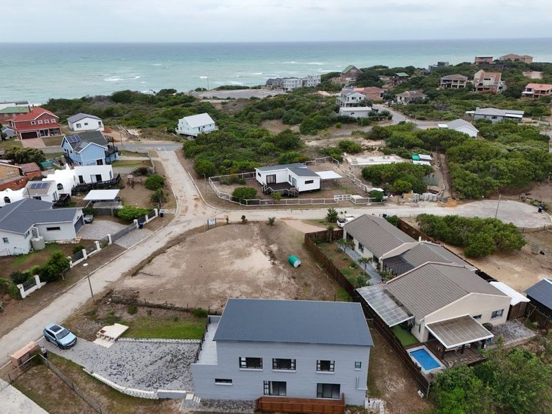 STUNNING  MODERN 3 BEDROOM HOUSE IN SOUGHT AFTER PARADISE BEACH - Photo 2