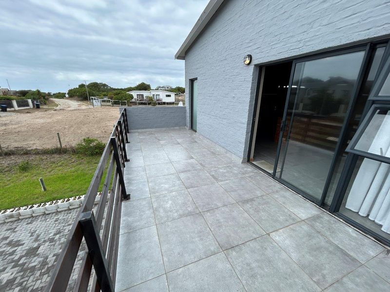 STUNNING  MODERN 3 BEDROOM HOUSE IN SOUGHT AFTER PARADISE BEACH - Photo 8