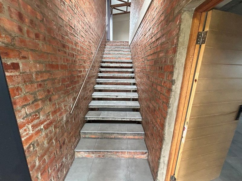 STUNNING  MODERN 3 BEDROOM HOUSE IN SOUGHT AFTER PARADISE BEACH - Photo 4