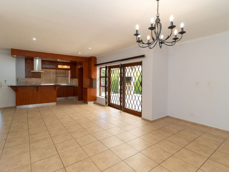 Modern 3-Bedroom Duplex - DOWNSTAIRS - with Private Entrance, Pool & Inverter to rent in Raithby - Photo 5