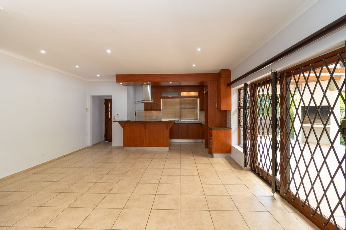 Modern 3-Bedroom Duplex - DOWNSTAIRS - with Private Entrance, Pool & Inverter to rent in Raithby - Photo 4