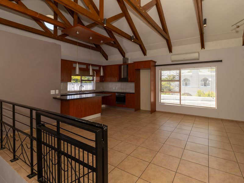 Modern 3-Bedroom Duplex - UPSTAIRS - with Private Entrance, Pool & Inverter to rent in Raithby - Photo 7