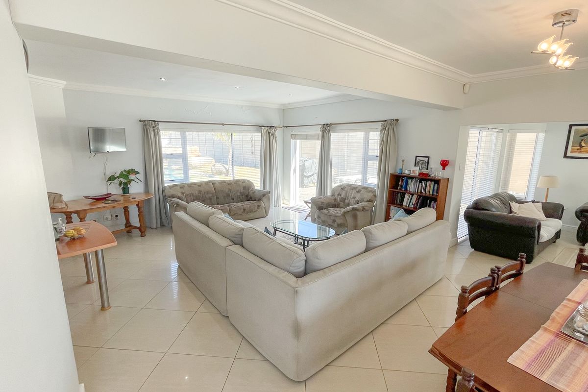 SUMMERSTRAND 3 BED 2 BATH HOUSE FOR SALE - Photo 4