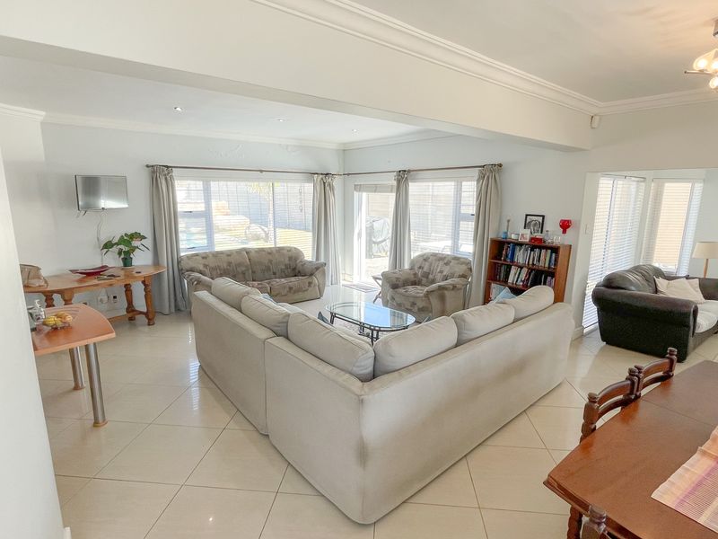 SUMMERSTRAND 3 BED 2 BATH HOUSE FOR SALE - Photo 4