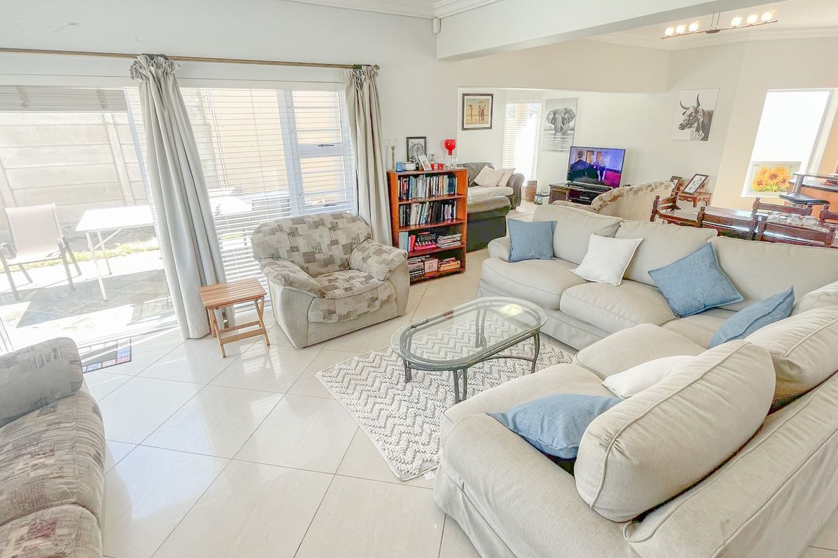 SUMMERSTRAND 3 BED 2 BATH HOUSE FOR SALE - Photo 5