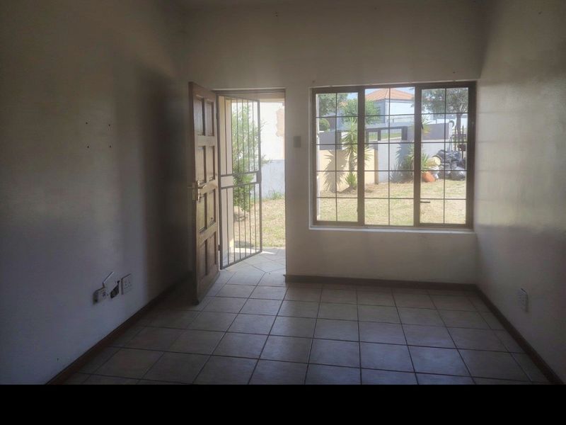 Townhouse For Sale In Witbank - Photo 8