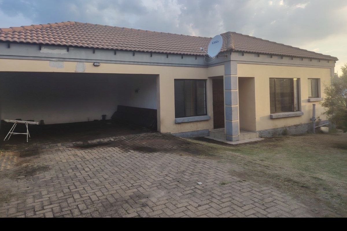 Townhouse For Sale In Witbank - Photo 2