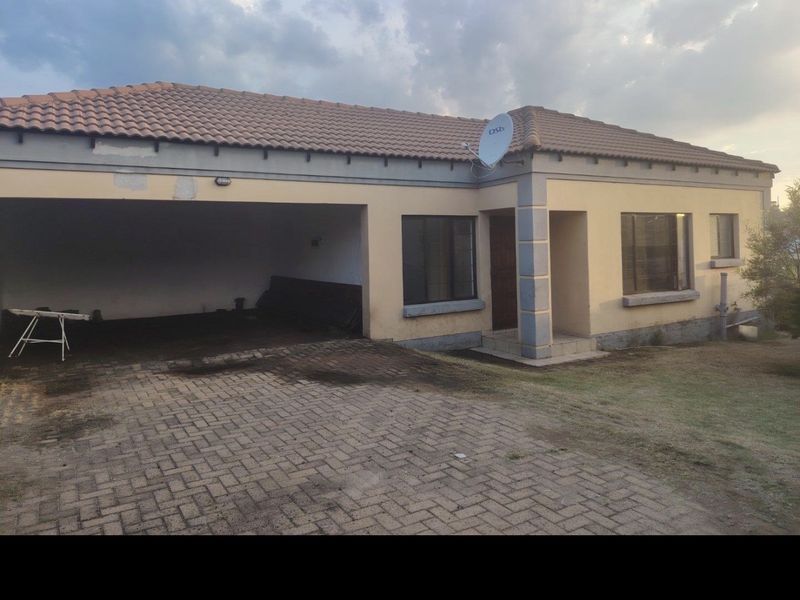 Townhouse For Sale In Witbank - Photo 2