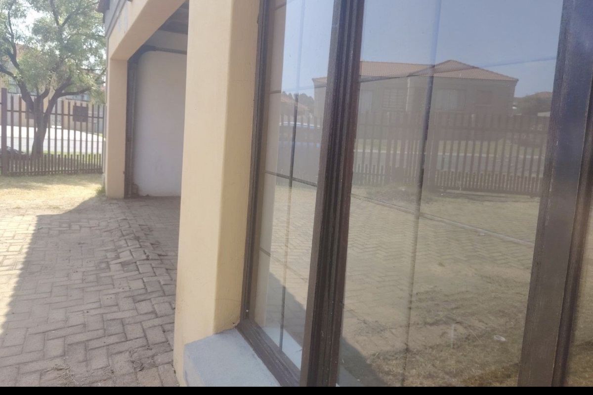 Townhouse For Sale In Witbank - Photo 3