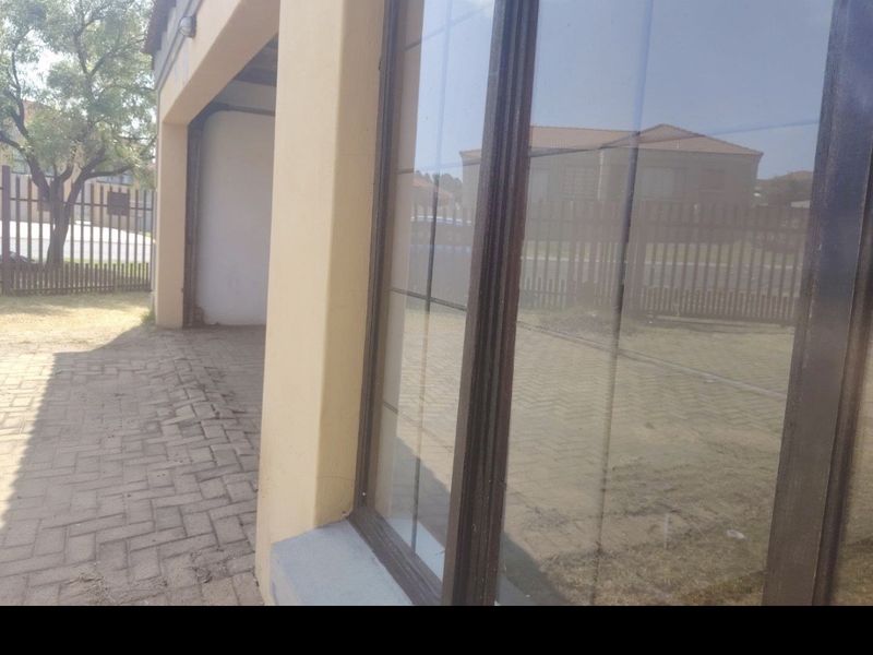 Townhouse For Sale In Witbank - Photo 3