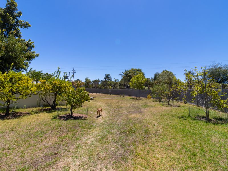 ±1500–1800 m2 Vacant Land for rent in Raithby - Photo 4