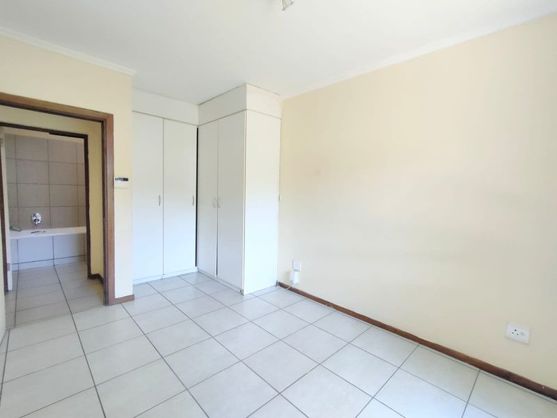 Charming 1-Bedroom Ground Floor Townhouse - Including Effluent!! - Photo 8