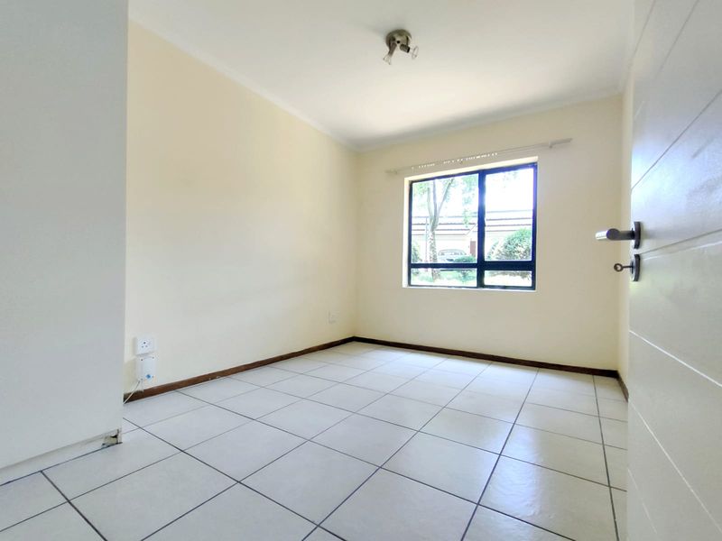 Charming 1-Bedroom Ground Floor Townhouse - Including Effluent!! - Photo 7