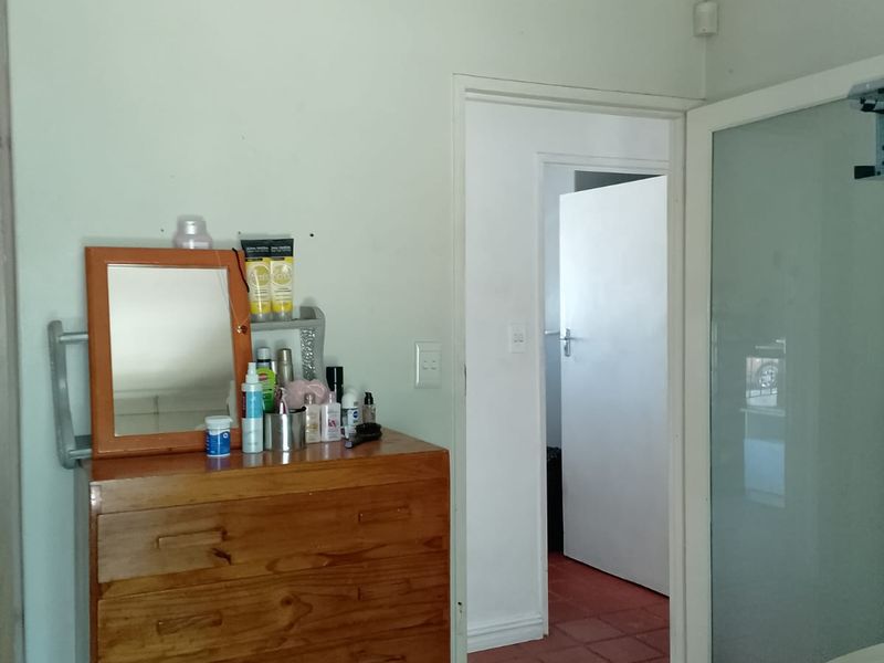 Perfect Starter Home with Spacious Garage and Enclosed Garden - Photo 10