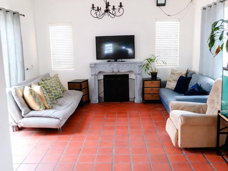 Perfect Starter Home with Spacious Garage and Enclosed Garden - Photo 7