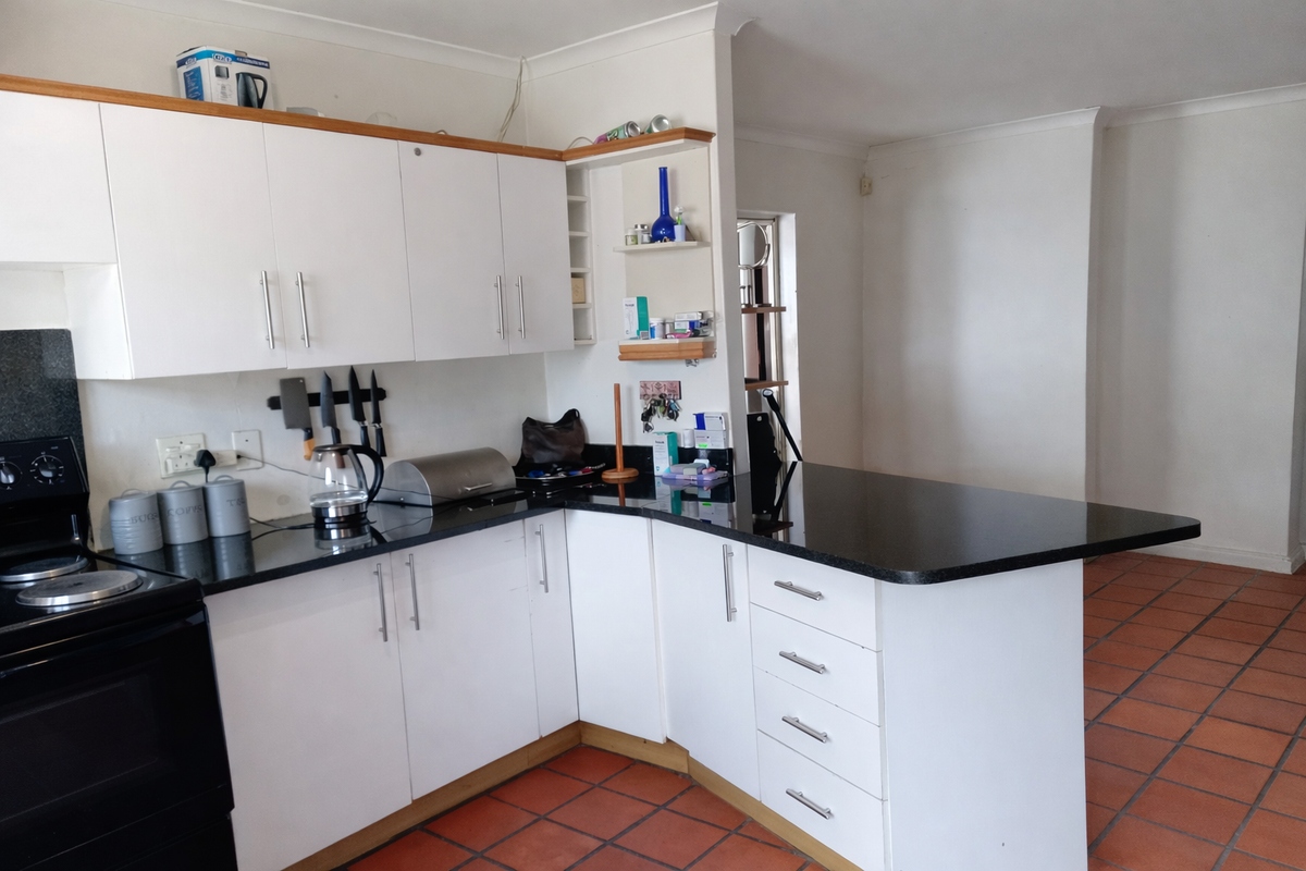 Perfect Starter Home with Spacious Garage and Enclosed Garden - Photo 5