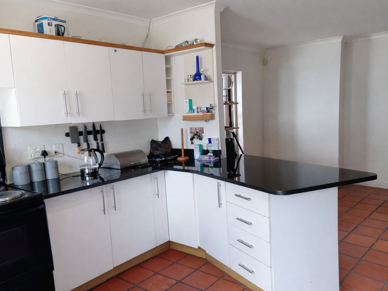 Perfect Starter Home with Spacious Garage and Enclosed Garden - Photo 5