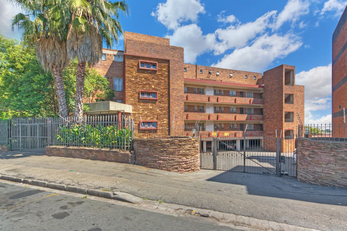 UNBELIEVABLE VALUE.PRICE REDUCE SUBERB POSITIONED IN HIGHLANDS NORTH RIGHT ON THE BORDER OF WAVERLEY - Photo 4