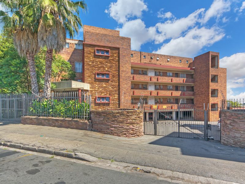 UNBELIEVABLE VALUE.PRICE REDUCE SUBERB POSITIONED IN HIGHLANDS NORTH RIGHT ON THE BORDER OF WAVERLEY - Photo 4