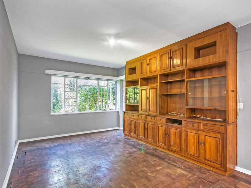 UNBELIEVABLE VALUE.PRICE REDUCE SUBERB POSITIONED IN HIGHLANDS NORTH RIGHT ON THE BORDER OF WAVERLEY - Photo 2