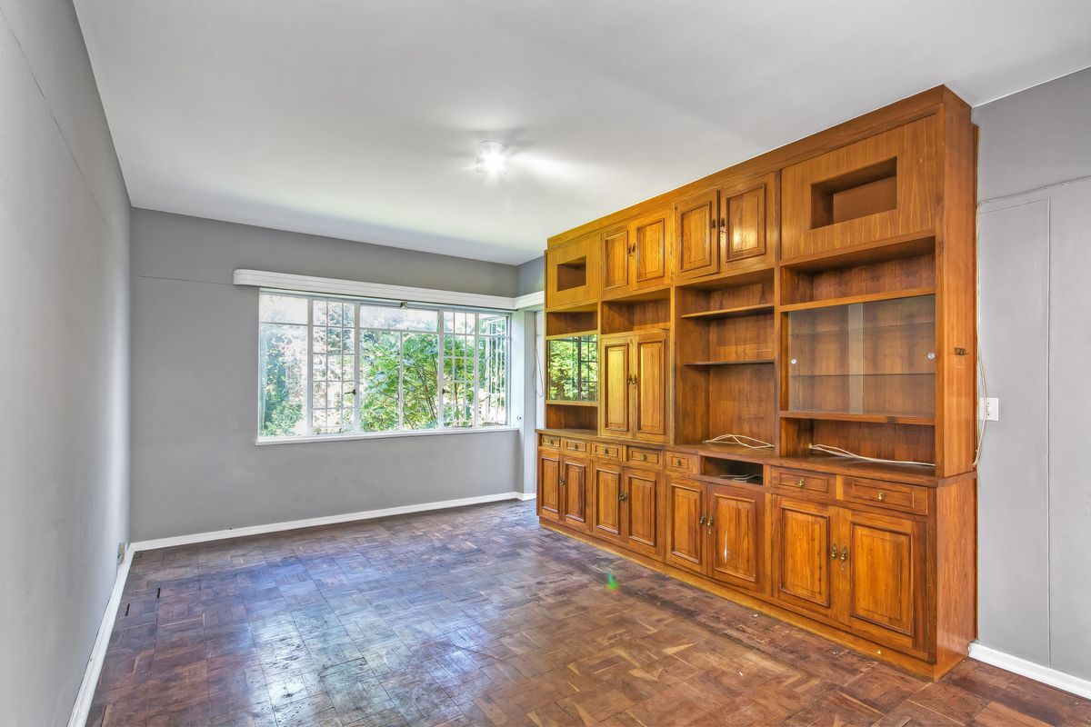 UNBELIEVABLE VALUE.PRICE REDUCE SUBERB POSITIONED IN HIGHLANDS NORTH RIGHT ON THE BORDER OF WAVERLEY - Photo 2