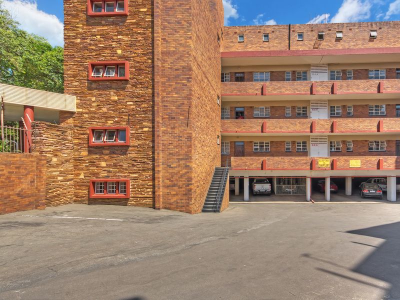 UNBELIEVABLE VALUE.PRICE REDUCE SUBERB POSITIONED IN HIGHLANDS NORTH RIGHT ON THE BORDER OF WAVERLEY - Photo 3